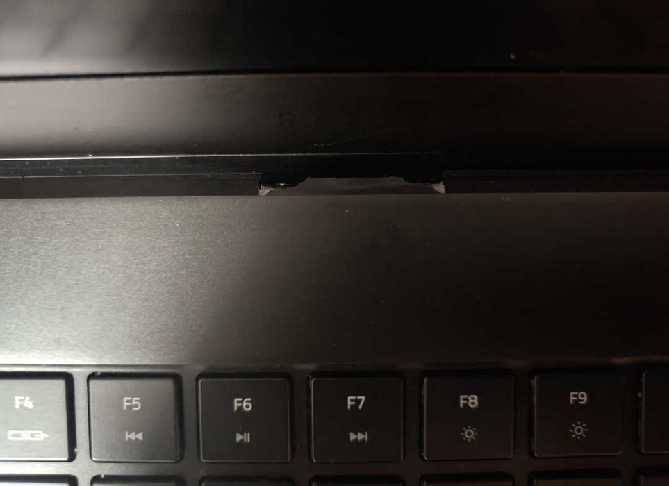 Vând Razer Blade 15