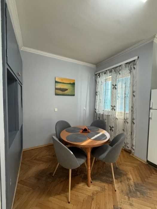 Дава се под наем Тристаен апартамент в София, Център - 92 кв.м за 650 € - Снимка #1