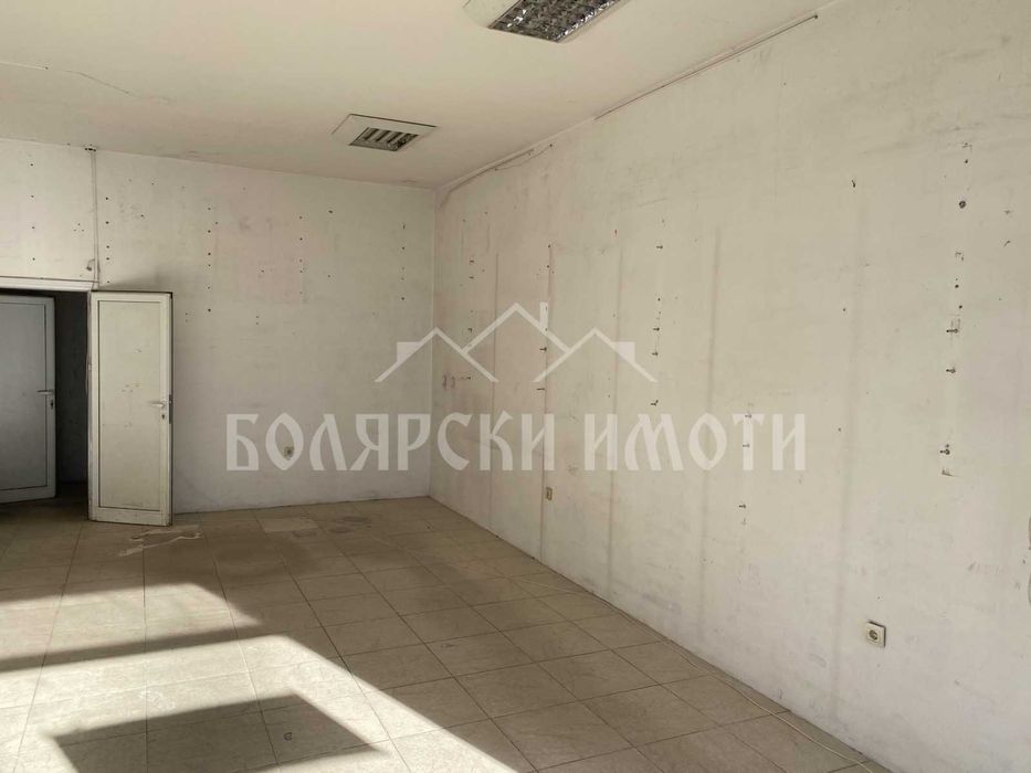 Дава се под наем Магазин в Велико Търново, Акация - 55 кв.м за 306 € - Снимка #1