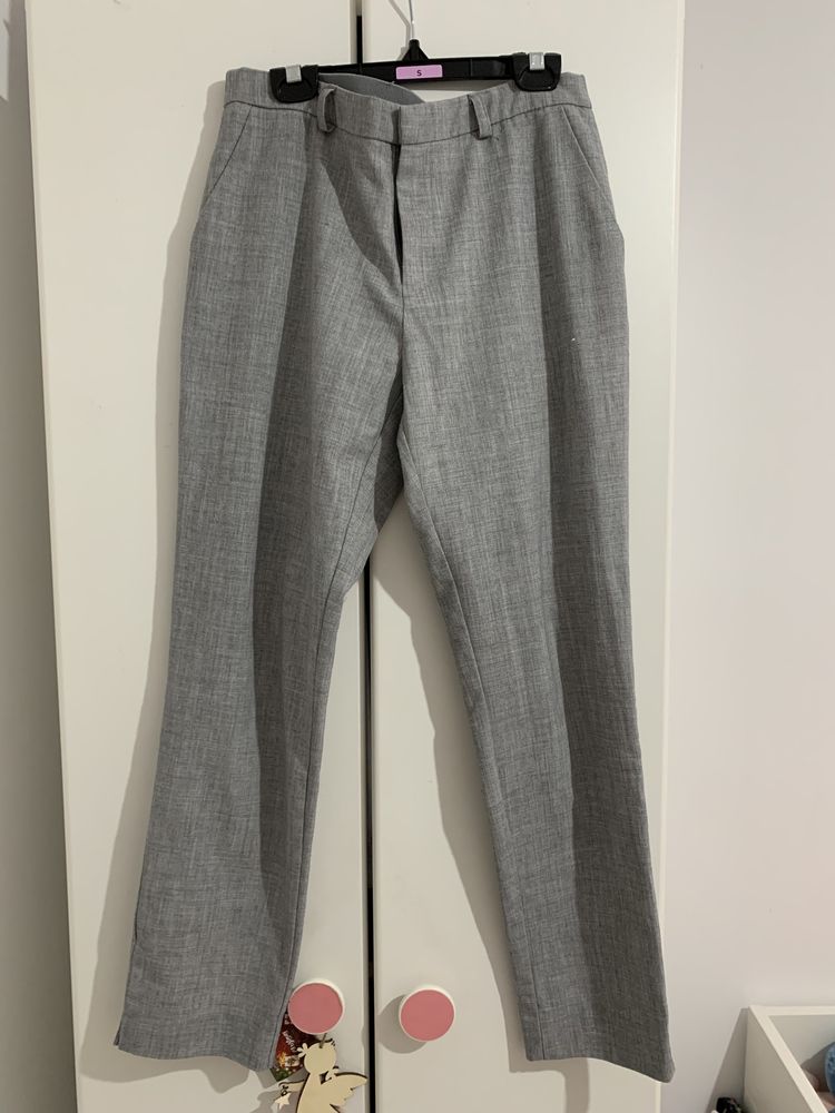 Pantaloni de costum