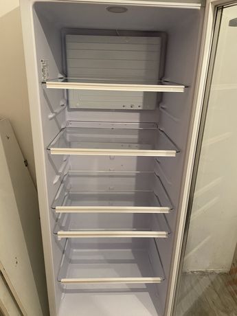 Продам витринный холодильник Бирюса 310