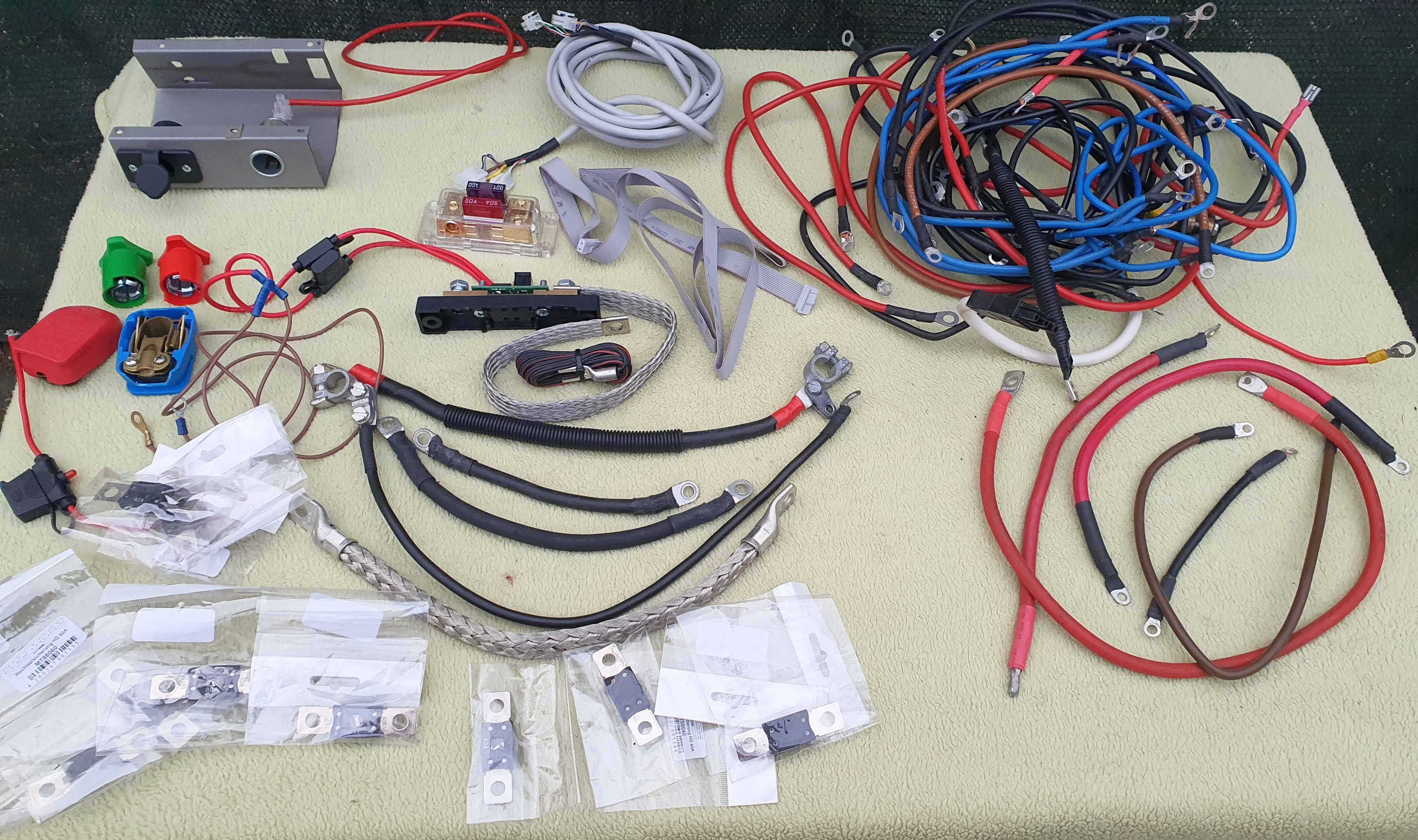 Conductori, rezistente, borne, cabluri , etc. pentru montaje electrice