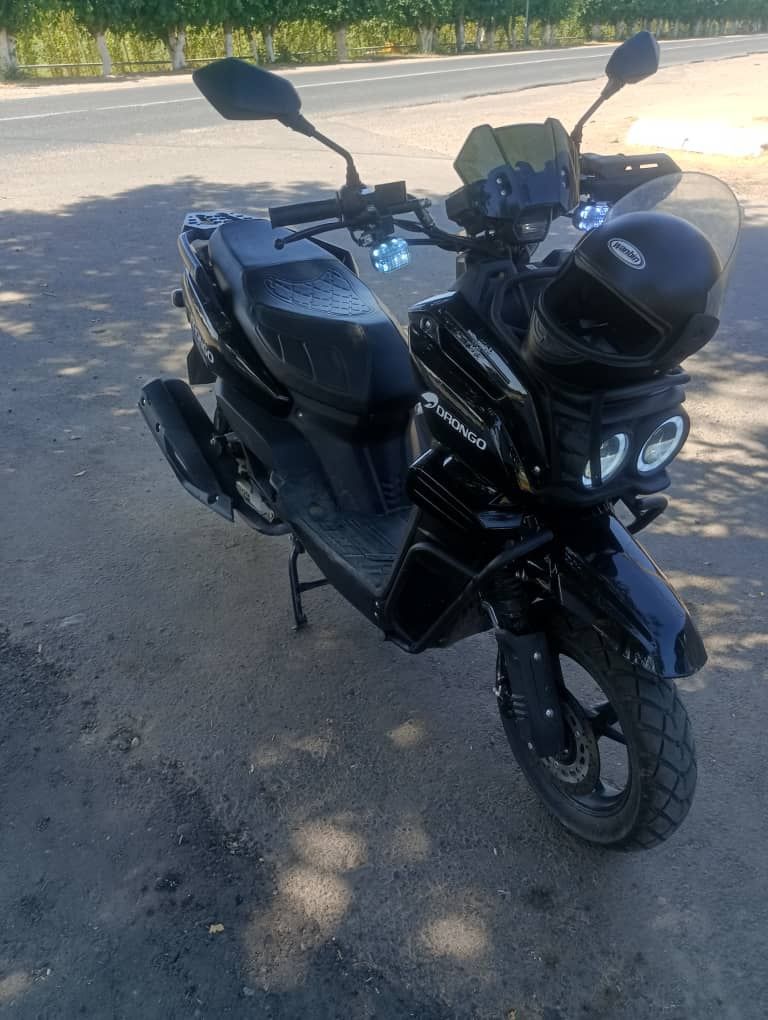 Продам скутар.  Срочно