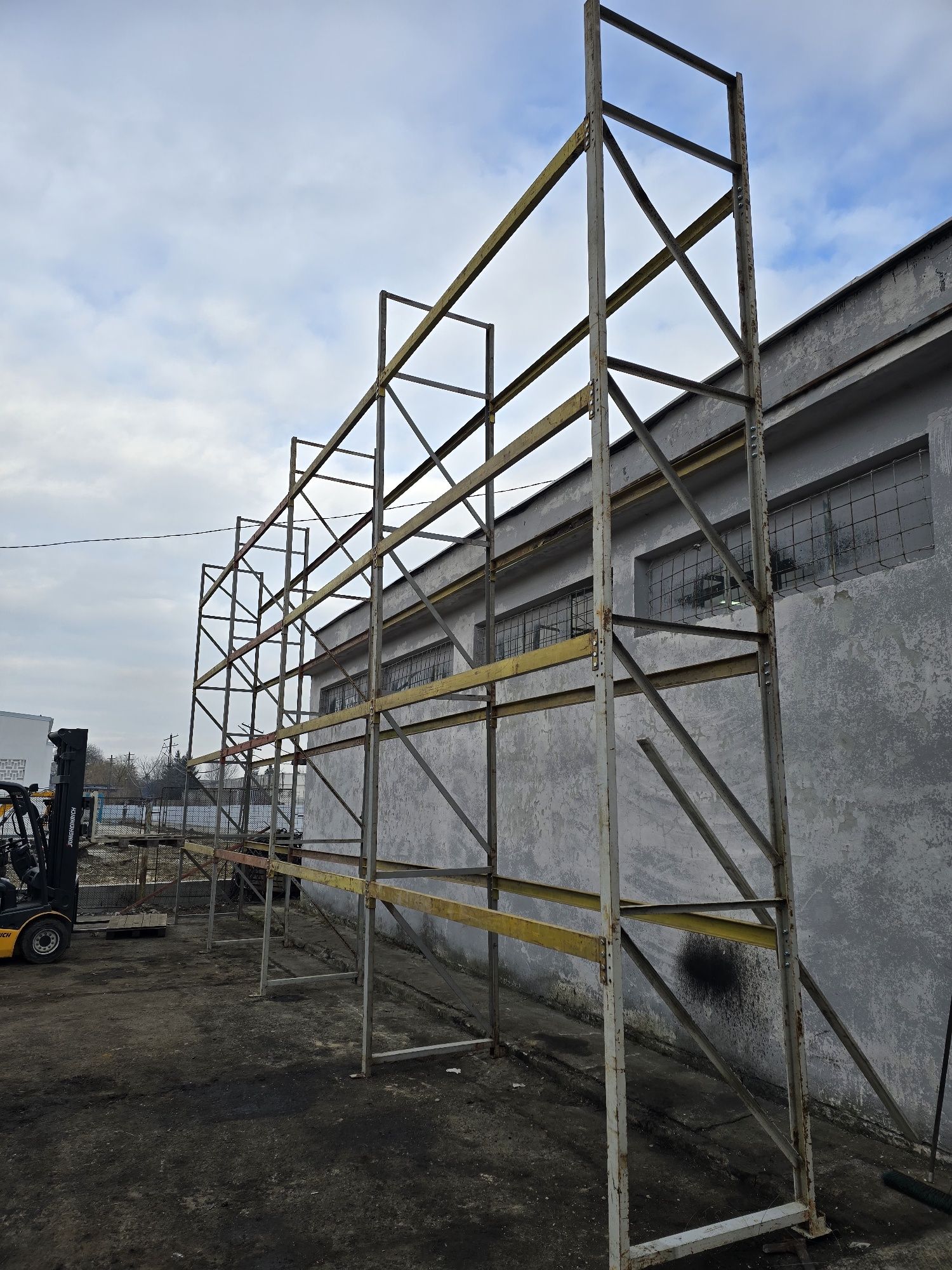 Rafturi metalice 2,9 lungime x 6 m inaltime