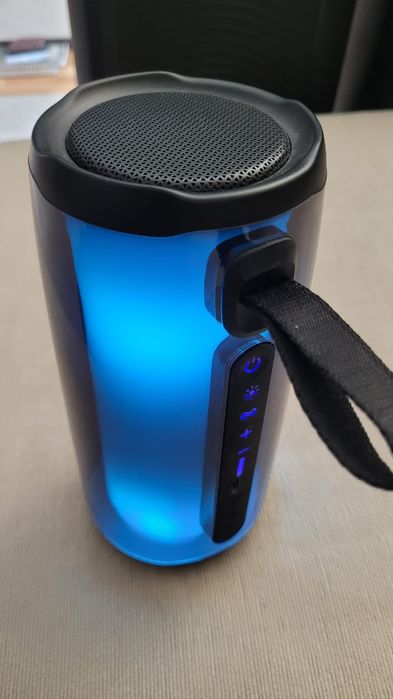 boxa cu lumina JBL Pulse 5 NU este originala
