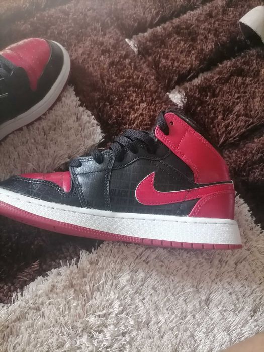Jordan 1 mid bred mărime 36-37