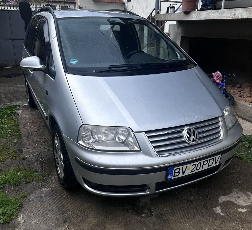 Vand Vw Sharan Motor 2.0 Diesel 3700 Euro Negociabil