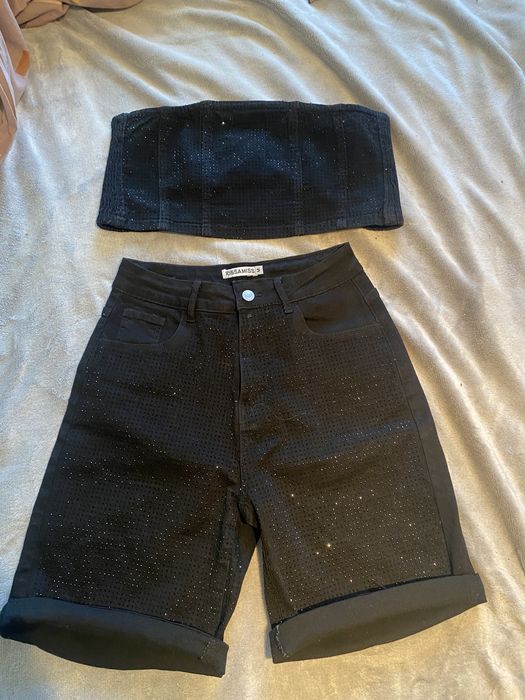 Комплект горно и долно на камъчета. Размера е М