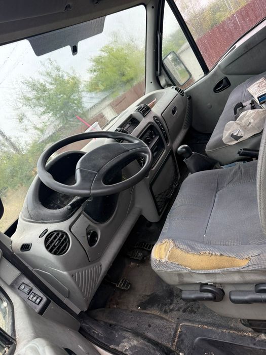 Dezmembrez Renault Mascott 2.8 110 cp motor cutie punte cabina pompa