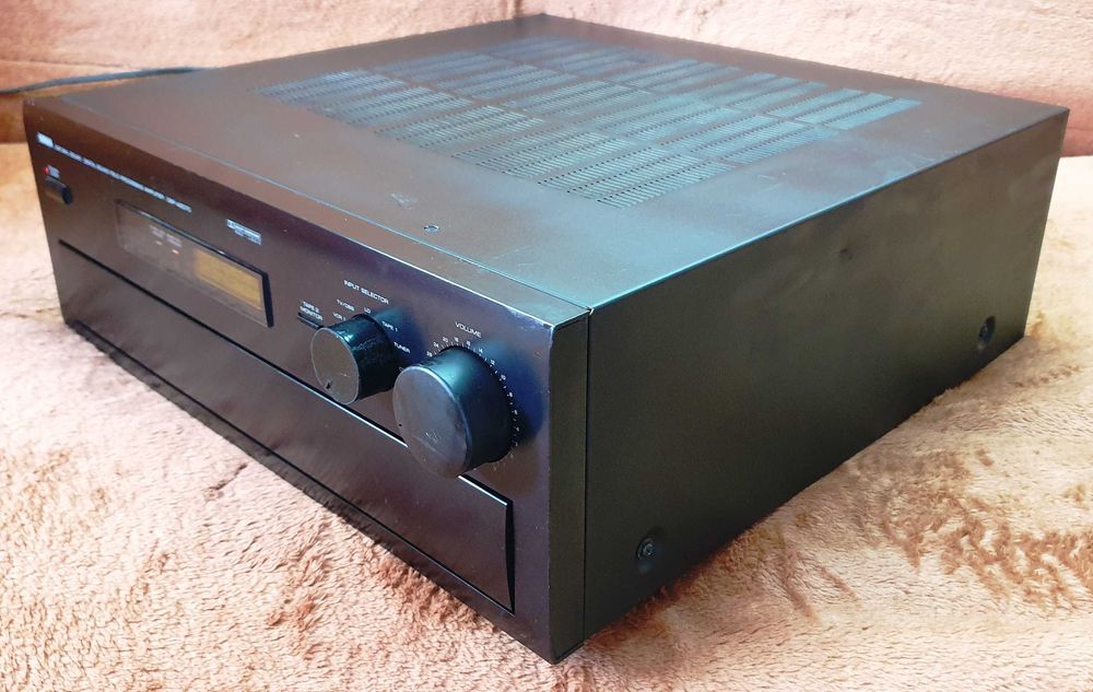 Yamaha DSP-A2070 amplificato power in stereo mode: 2 x 215W into 4Ohm
