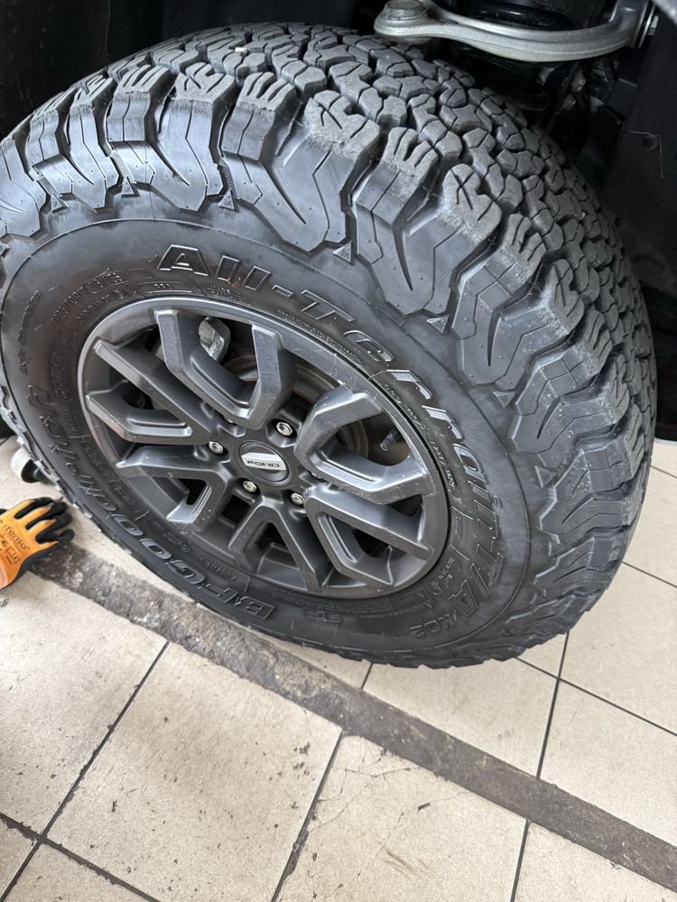 Оригинални джанти на ford с гуми