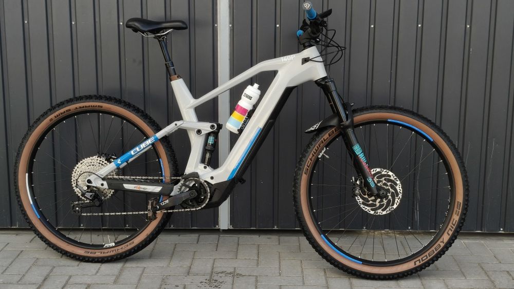 Bicicleta electrica cube stereo 140 hpc carbon bosch