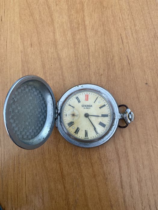 Продам часы SEKONDA 18 JEWELS