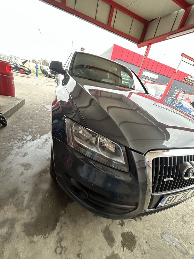 Vând Audi Q5 2011