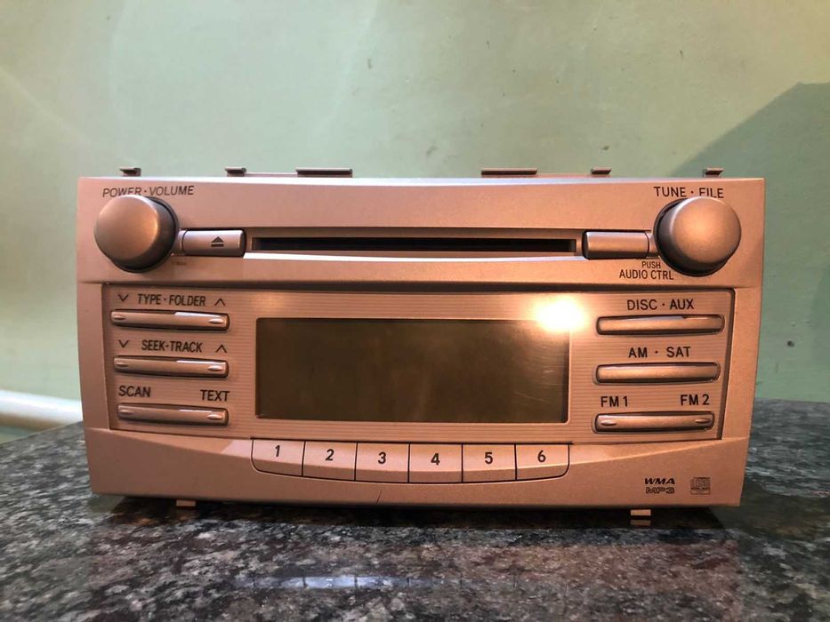 Продам магнитолу Toyota Camry 40-45