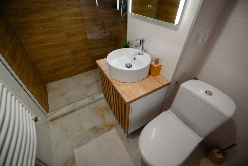 Închiriez apartament ultracentral 2 camere /etajul 2/modernizat