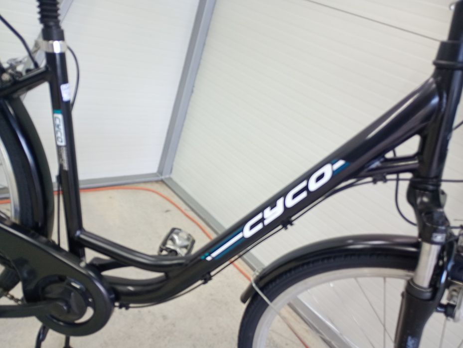 Vând bicicletă damă CYCO,cu 7 vit Nexus,frână picior,negru