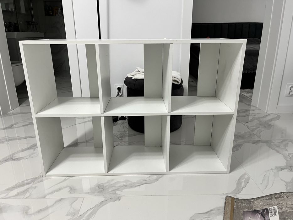 Corp de mobila cu rafturi patrate