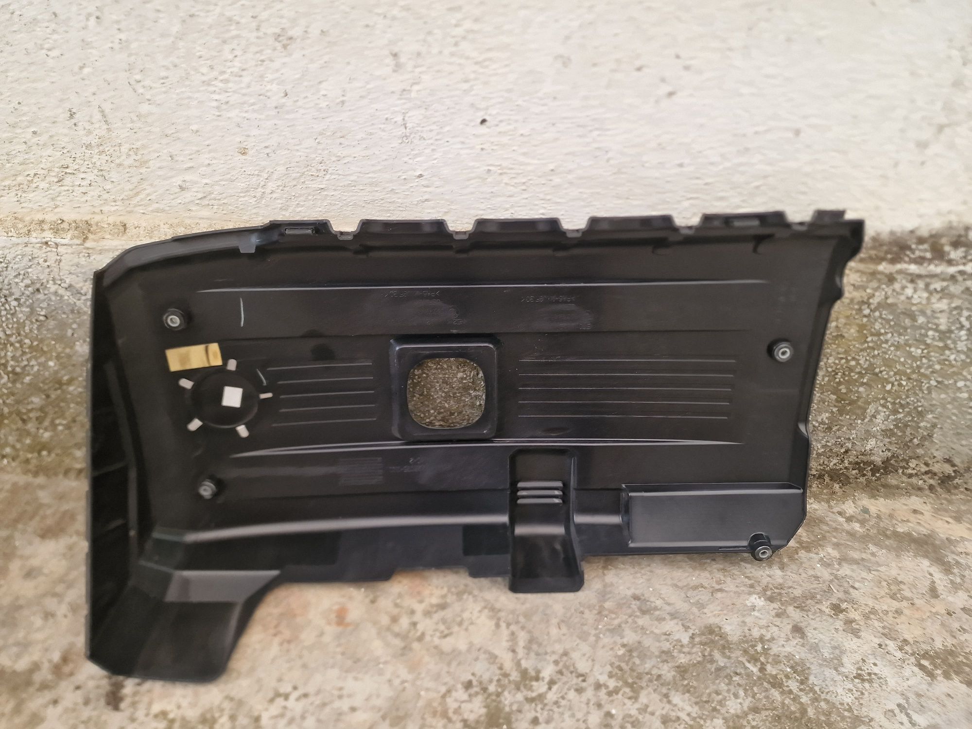 BMW 1,2,3,X1,X3,X5,Z4 N51 N52 декоративна кора над двигател