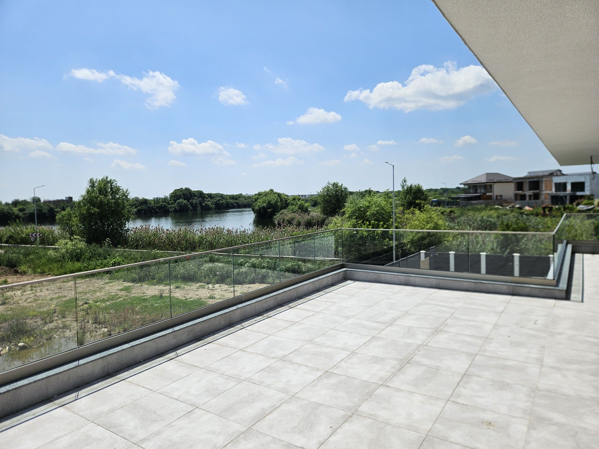 Vila de lux moderna cu piscina Tunari - lacul Pasarea