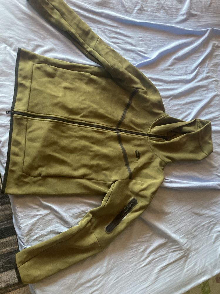 Vand schimb Nike Tech