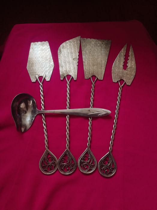 Красивые крепкие сервировочные приборы