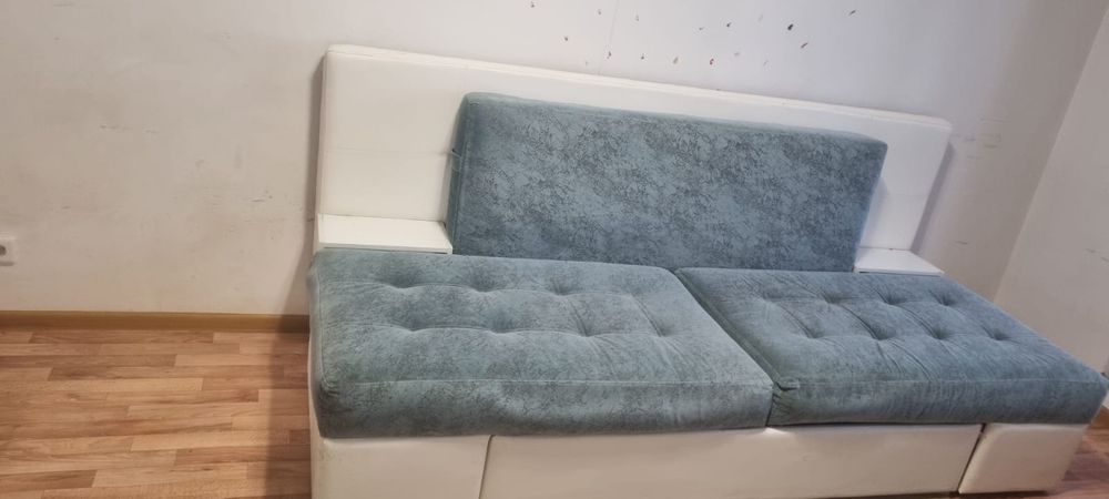 Продам диван прямой