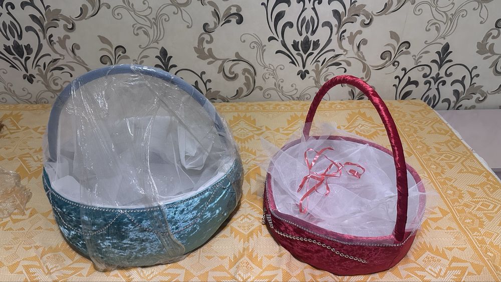 Продается Корзина 2 шт на фото