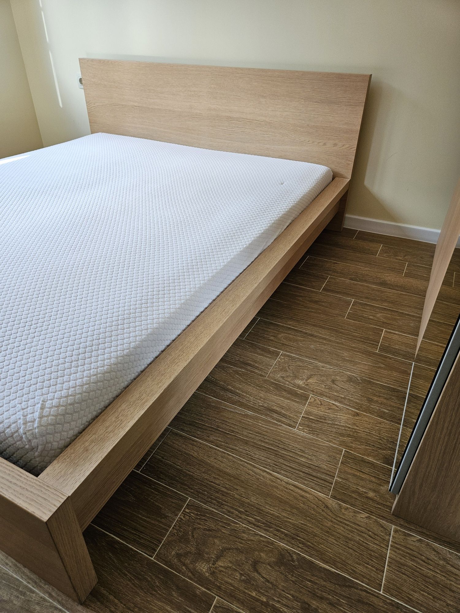 Обзавеждане спалня IKEA - гардероб + спалня с матрак 160х200 и скрин