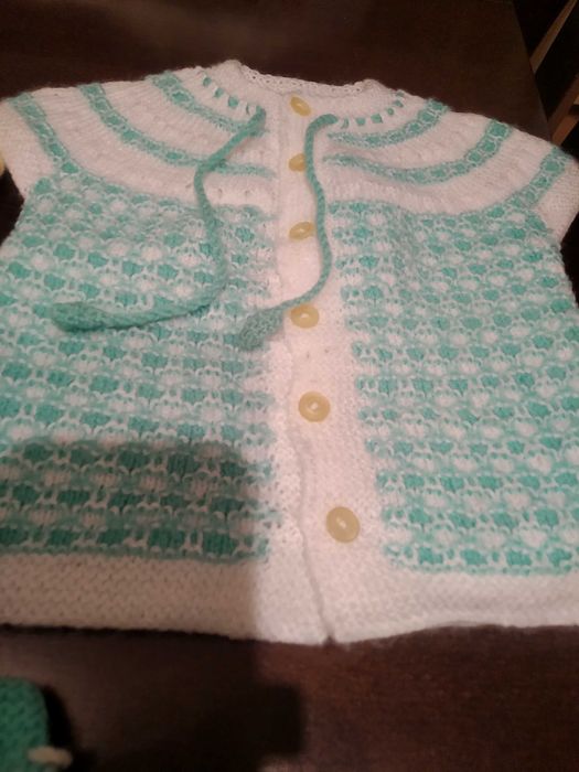 Плетено елече с терлички