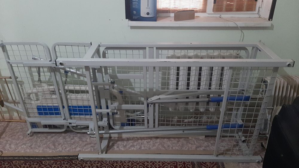 Медицинская больничная кровать