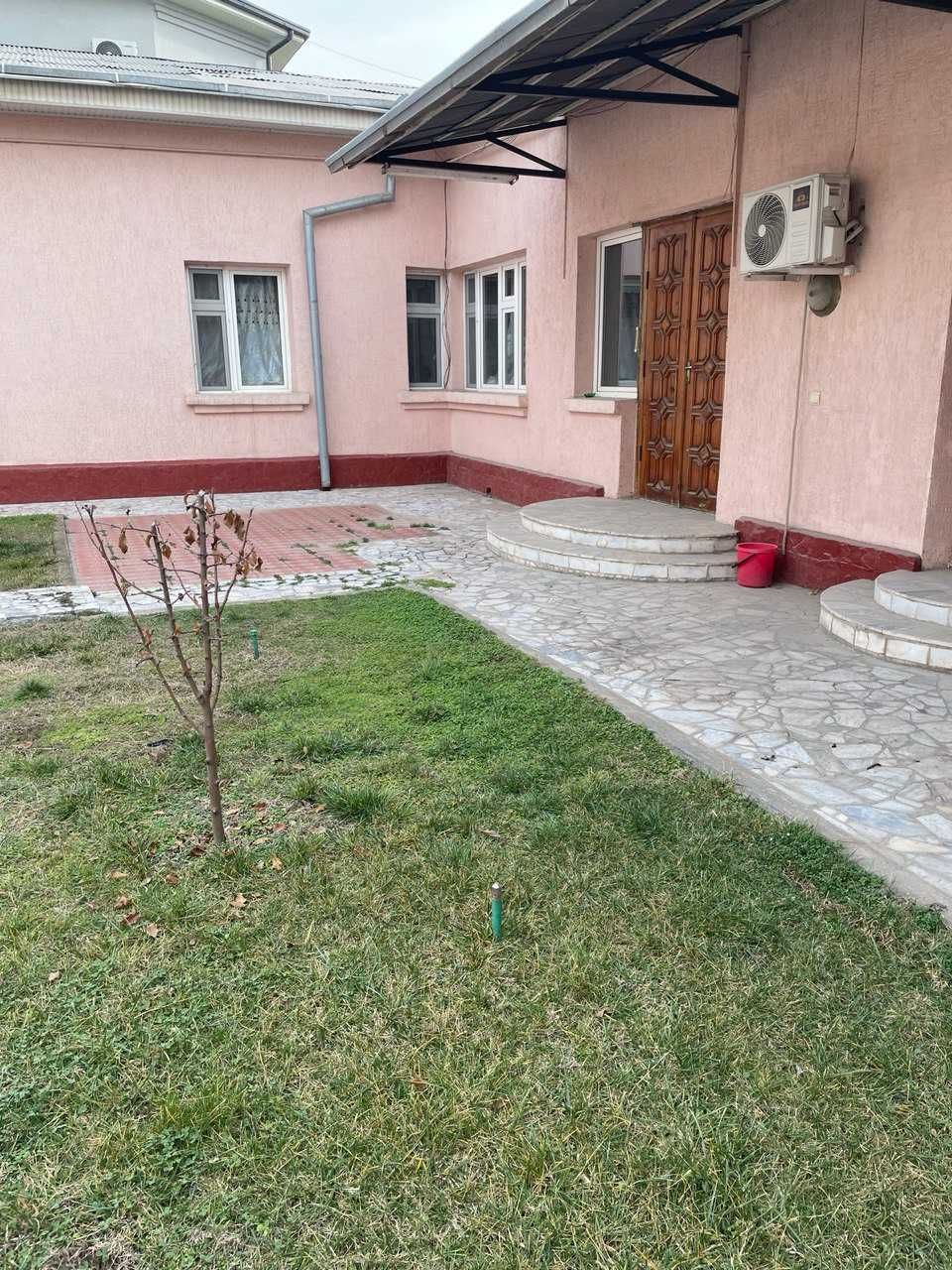Кирпичный 7 - комнатный дом