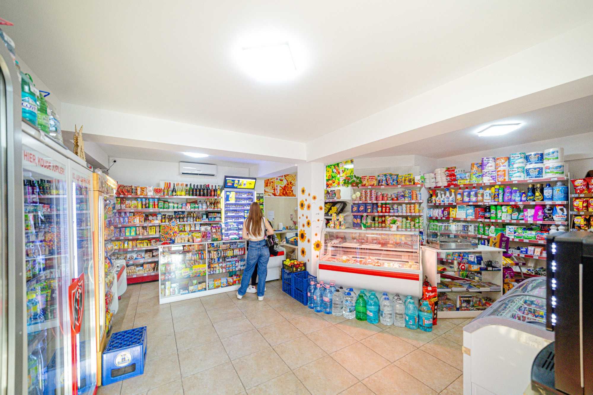 Vând sau închiriez spațiu comercial mini market