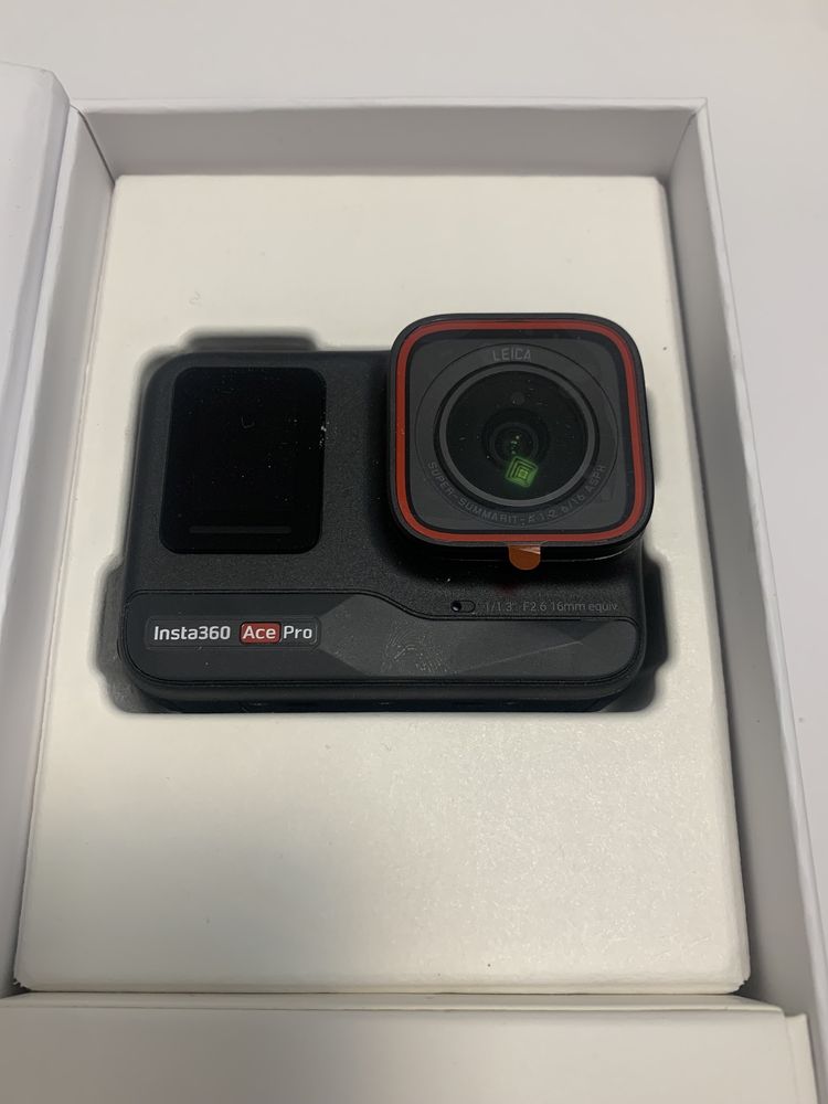 Cameră de acțiune Insta360 Ace Pro Impecabila - Ca Noua