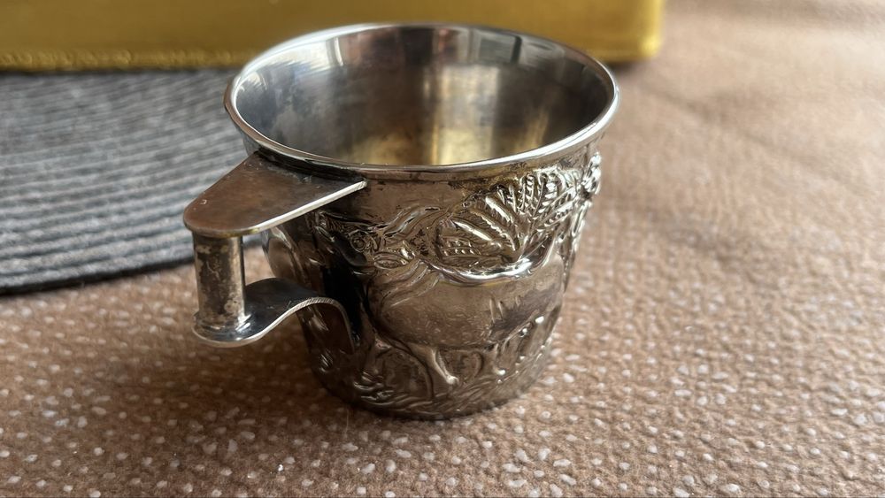 Сребърна чаша с антични мотиви - 900 проба