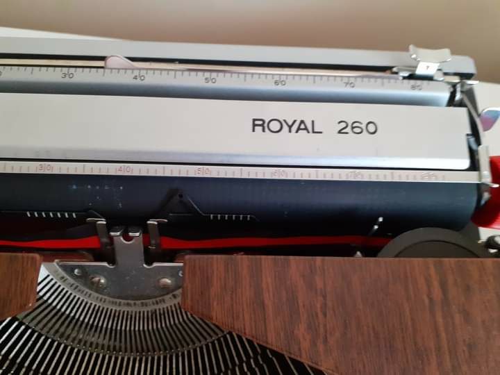 Masina De Scris Cu Radio Royal 260