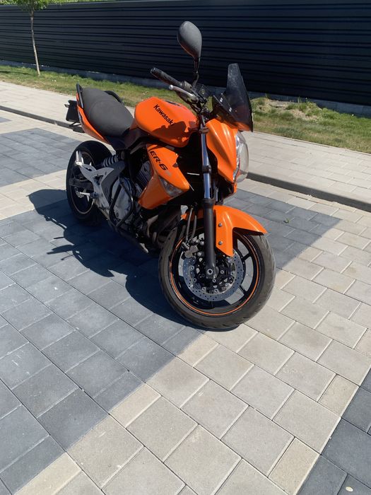 Kawasaki ER-6n.