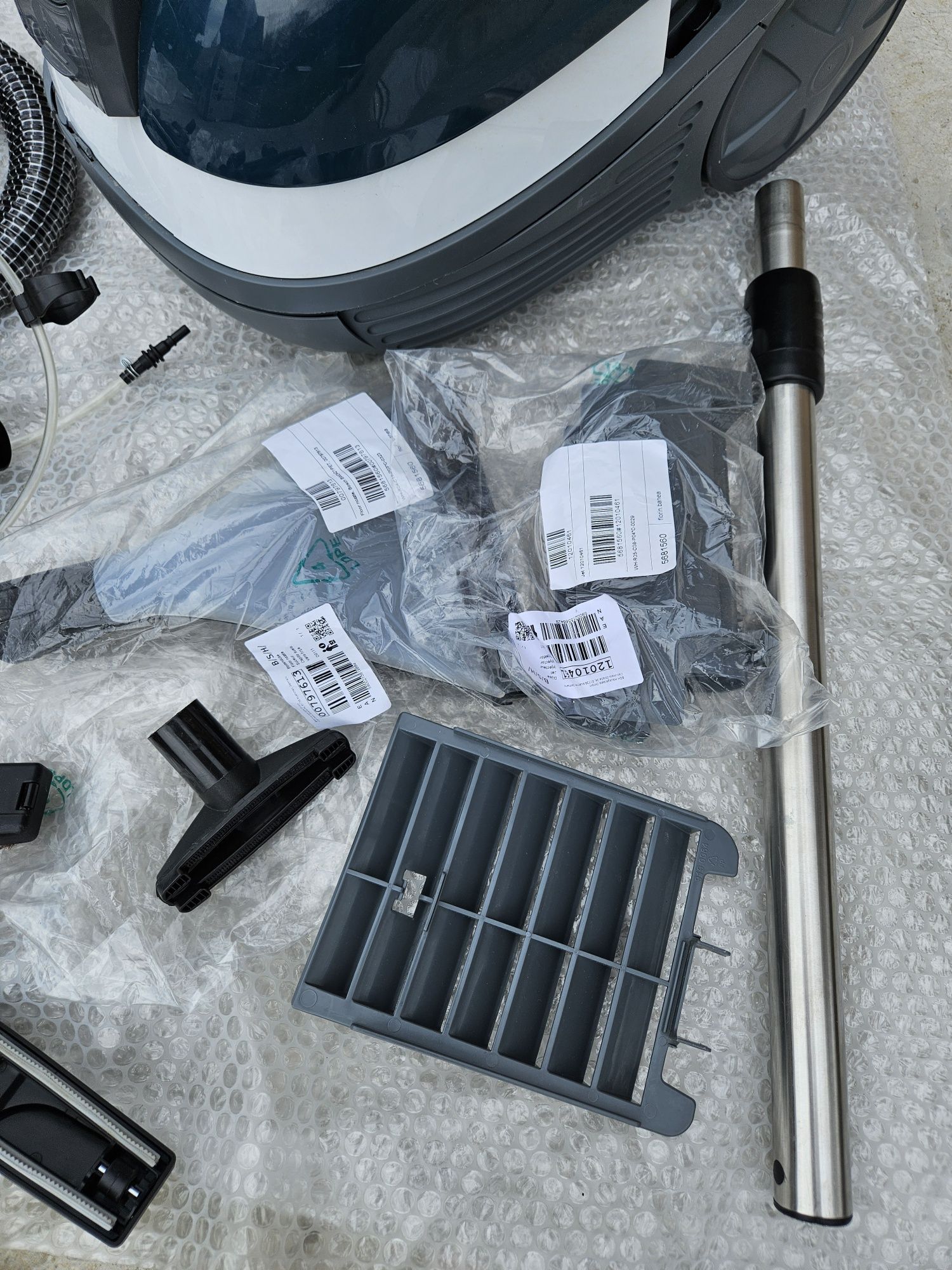 Vând aspirator BOSCH Aqua Wash and Clean