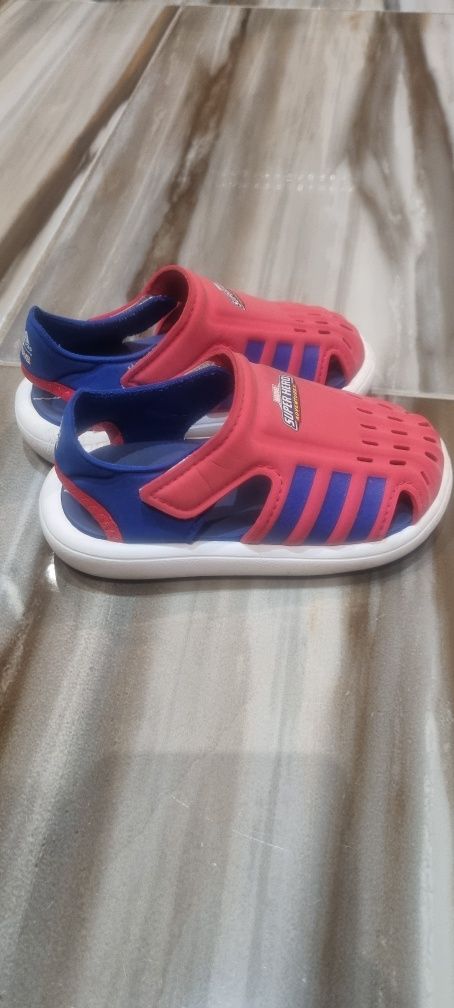 Оригинални Детски сандали и маратонки Adidas номер 25