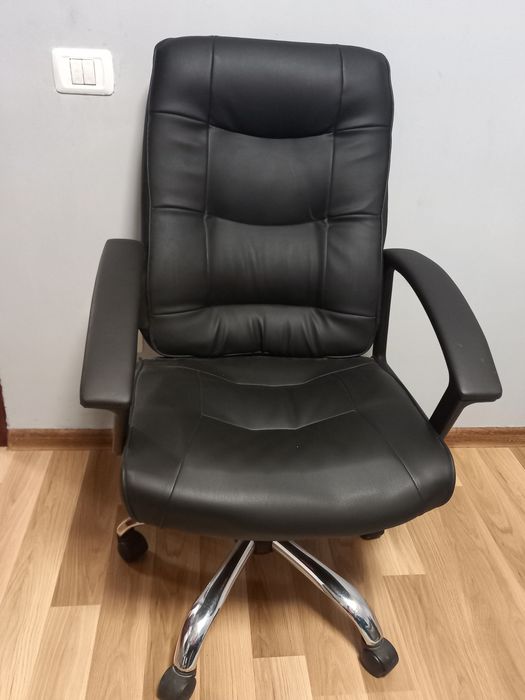 Scaun  de birou în stare aproape noua