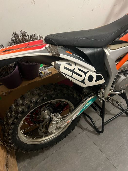 KTM 250 2T 2015 Model enduro cu doar 1157 km