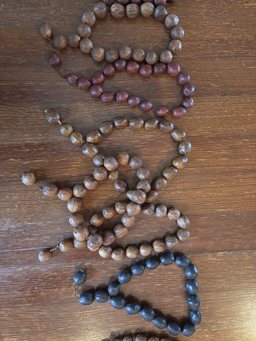 Ръчно изработена броеница от костилки от Фурми