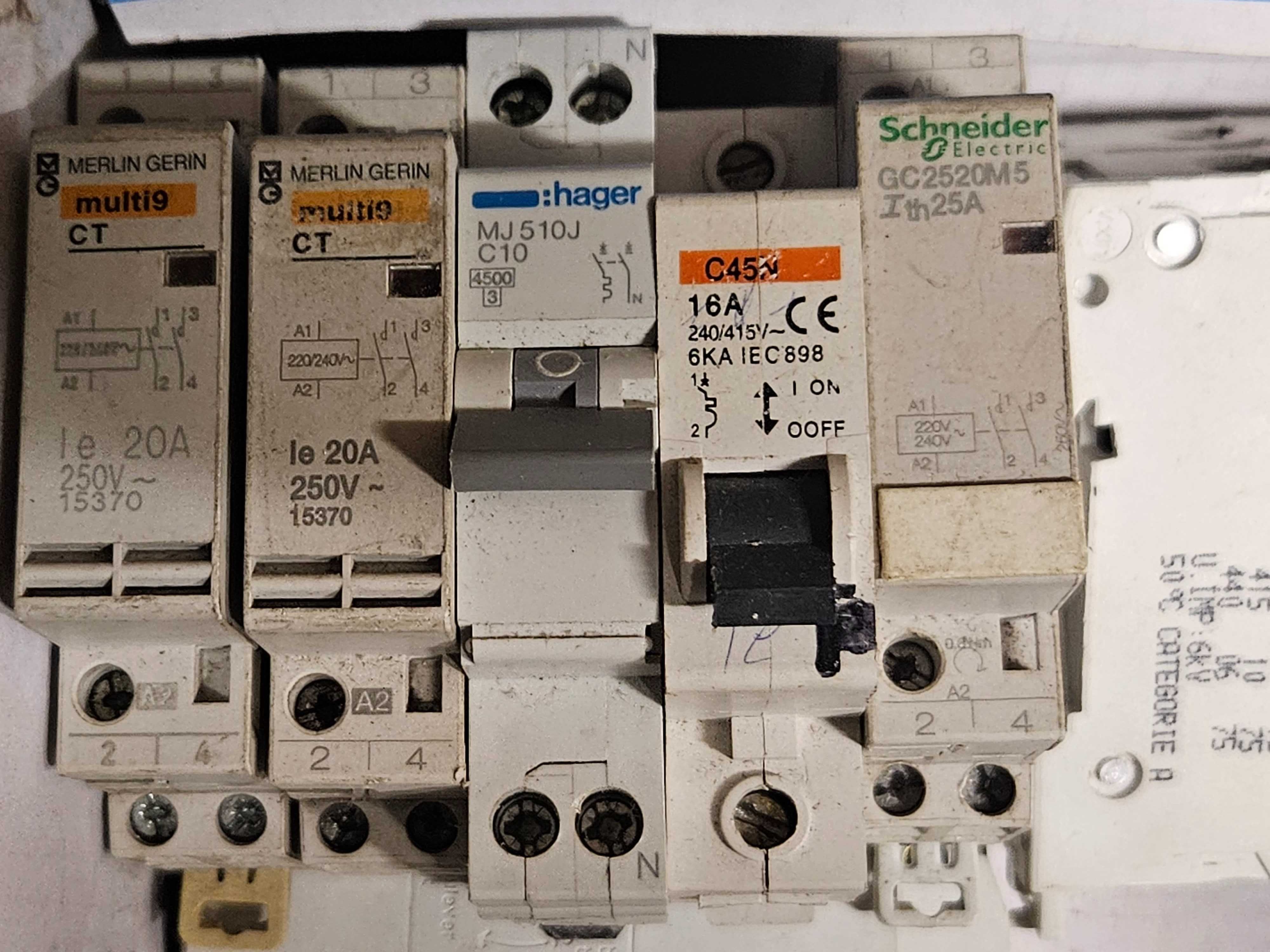 Contactor Schneider 25A , Gerin 20A , temporizator