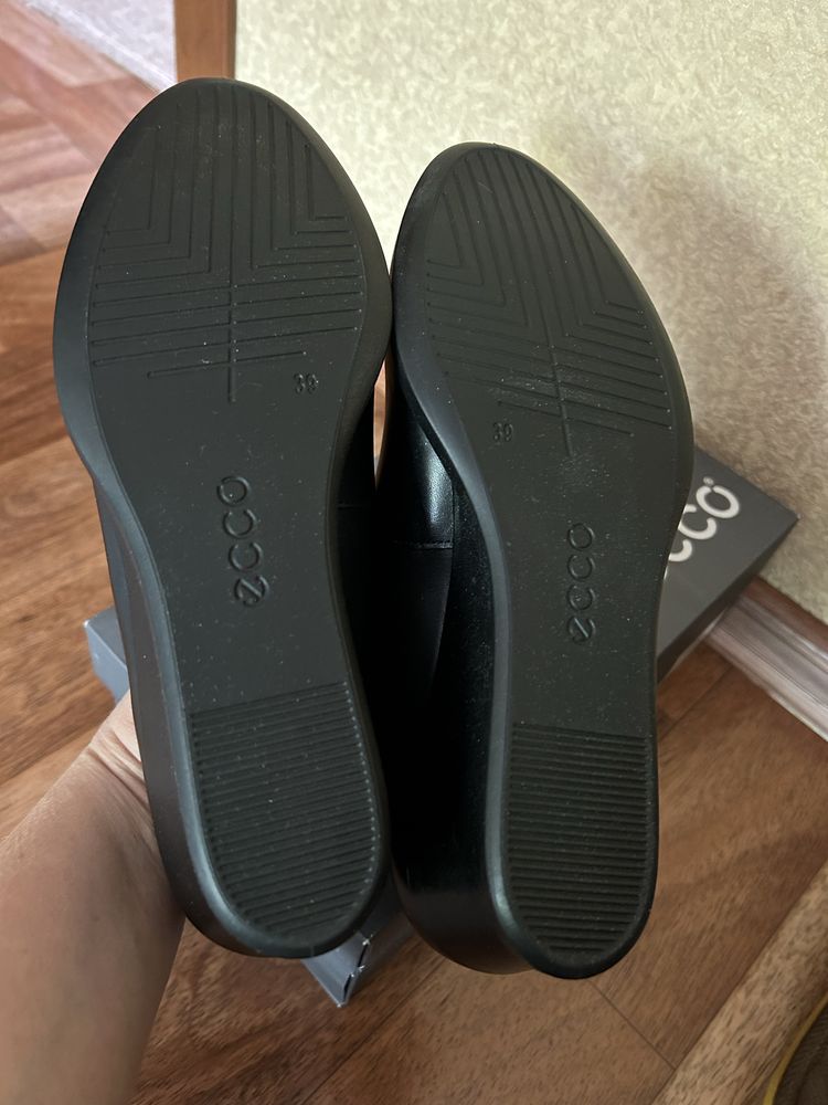 Новые туфли ECCO 39 размер