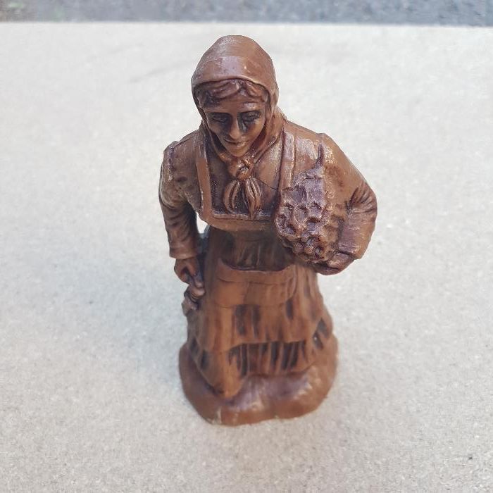 Statuie femeie artizanat