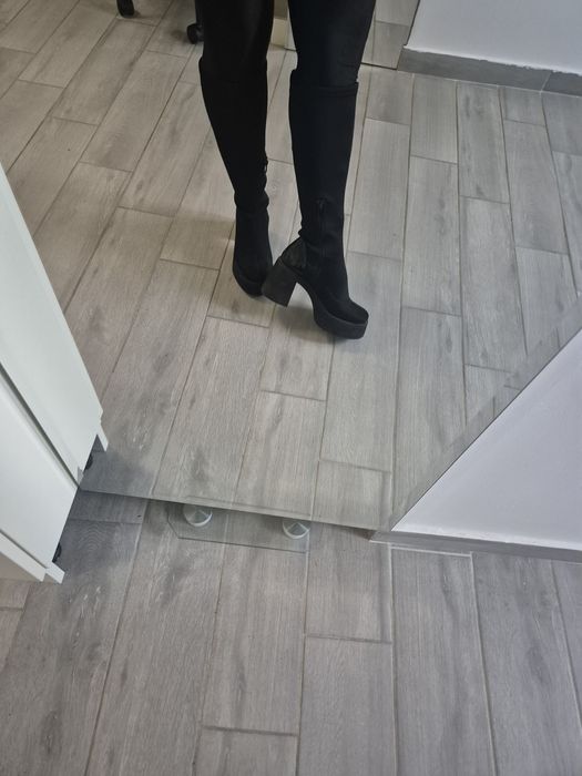 Cizme lungi cu platforma și toc