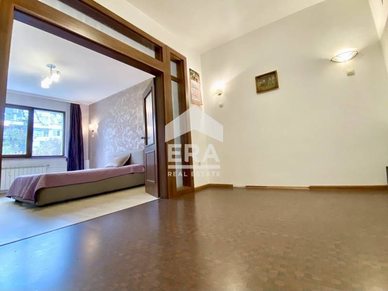 Дава се под наем Тристаен апартамент в София, Център - 102 кв.м за 800 € - Снимка #6