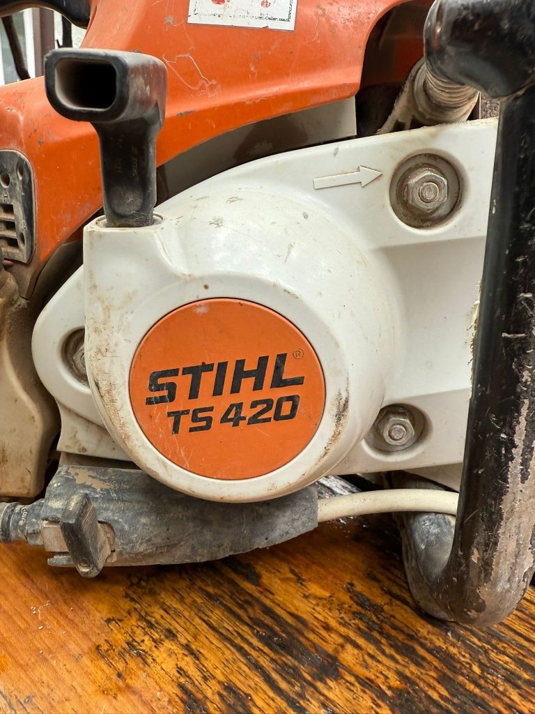 Vând drujba de beton stihl