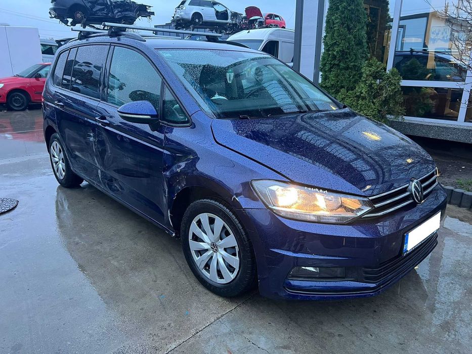 Vw Touran 2020 DSG 1.5 tsi benzina Avariat 45.000 km 7 locuri!!!