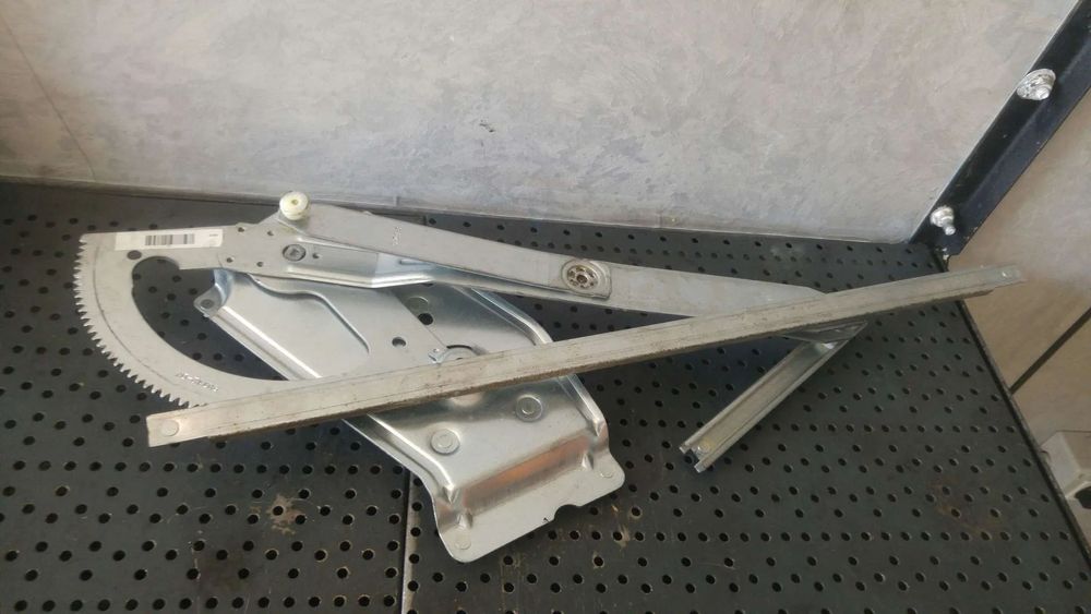 Macara geam electric dreapta fata renault scenic 3